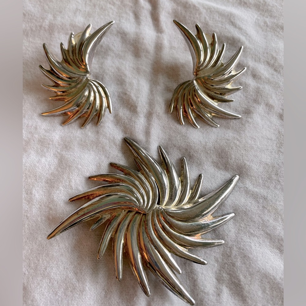 Vintage 80s starburst pin and earrings set